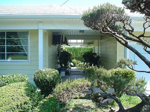 5th image of 1005 NE Birchwood Dr
