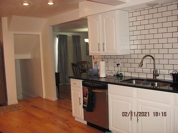 5th image of 25 Belden St