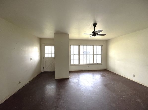 102 Circle Dr E, Montgomery, IL 60538