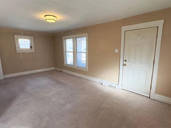 3rd image of 2433 Bristow Ave