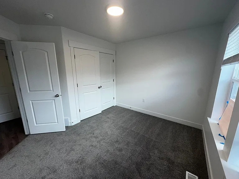 932 N Olson Dr — Photo 31