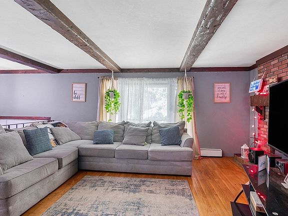 5th image of 76 Maple St