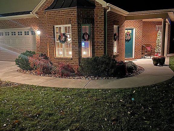 2nd image of 1037 Farmington Dr