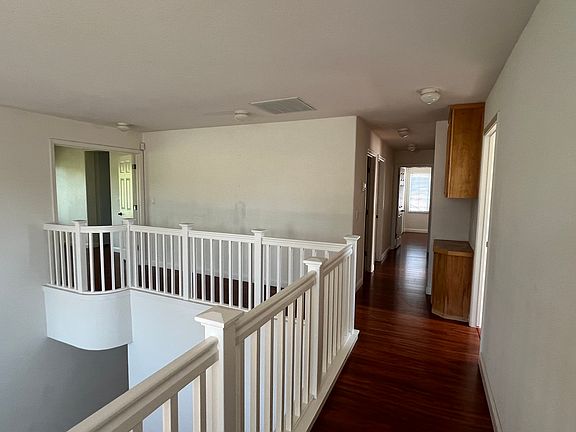 5th image of 723 Sunlight Dr