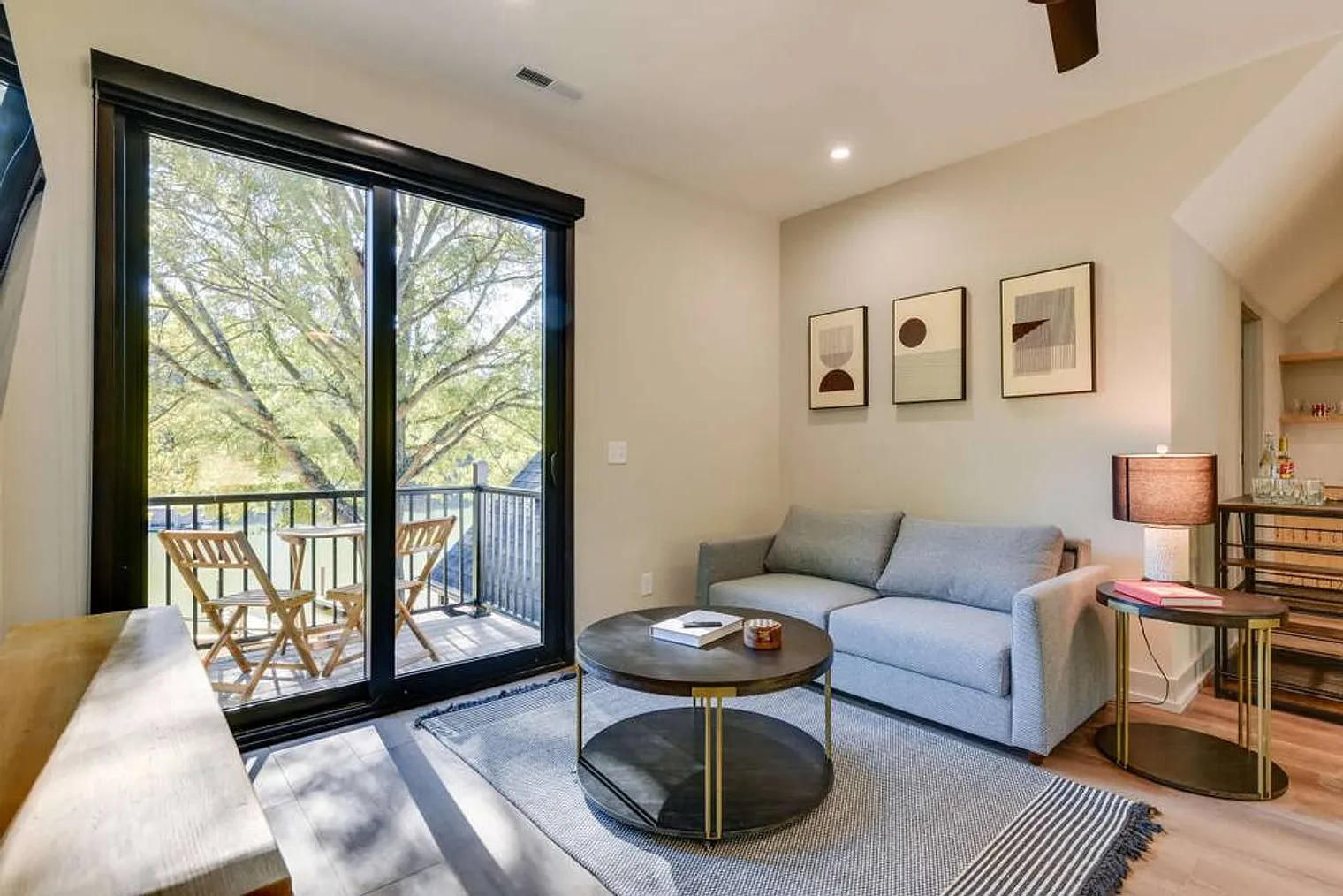 1 bed, 1.0 bath, 742 sqft, $2,301 — Photo 1