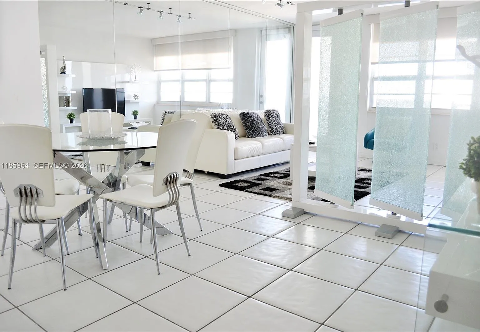 The Decoplage Condo — Photo 3