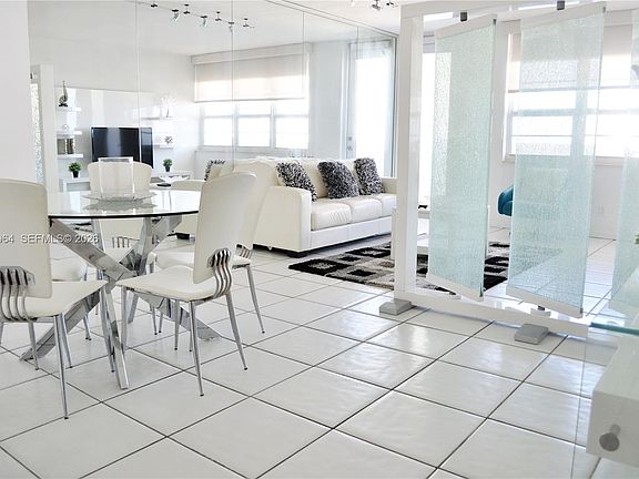 3rd image of 100 Lincoln Rd #910