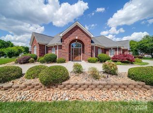 1562 Elkhart Cir, Gastonia, NC 28054