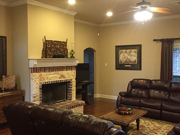 2nd image of 104 Saintsbury Cir