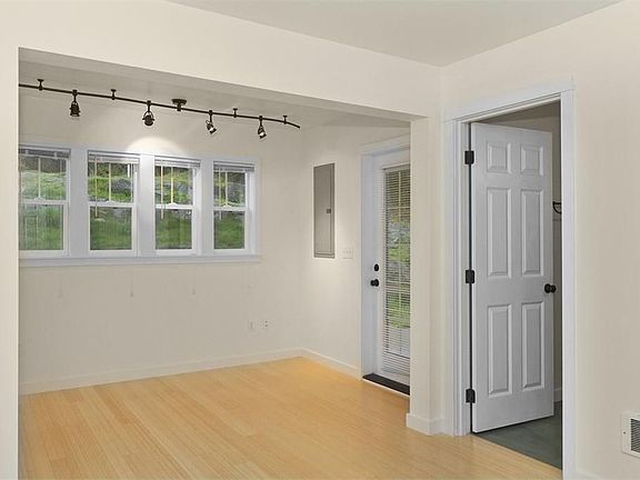 bright master w/sitting room