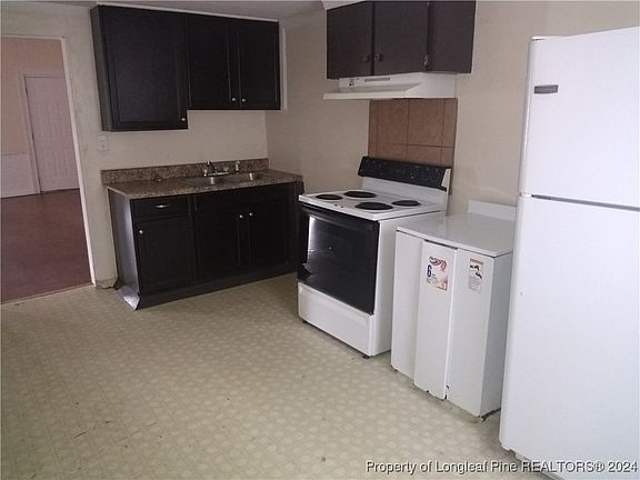 5th image of 3921 Ellison St