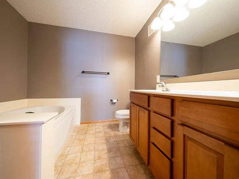 10930 Fergus St NE #F — Photo 15