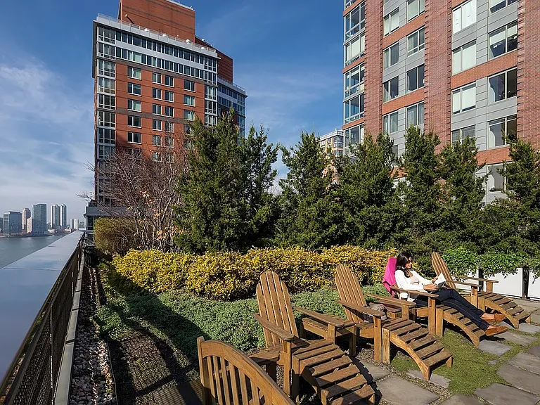 211 N End Ave #14H — Photo 9
