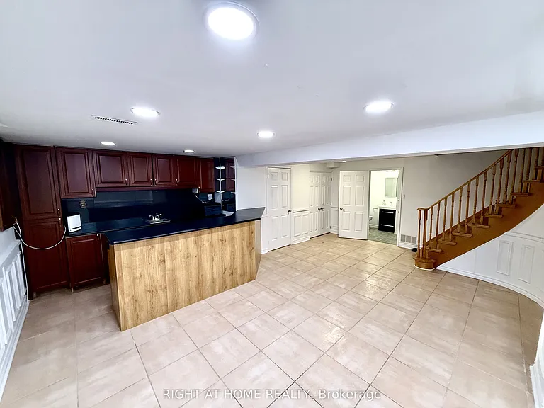43 Topham Cres — Photo 28