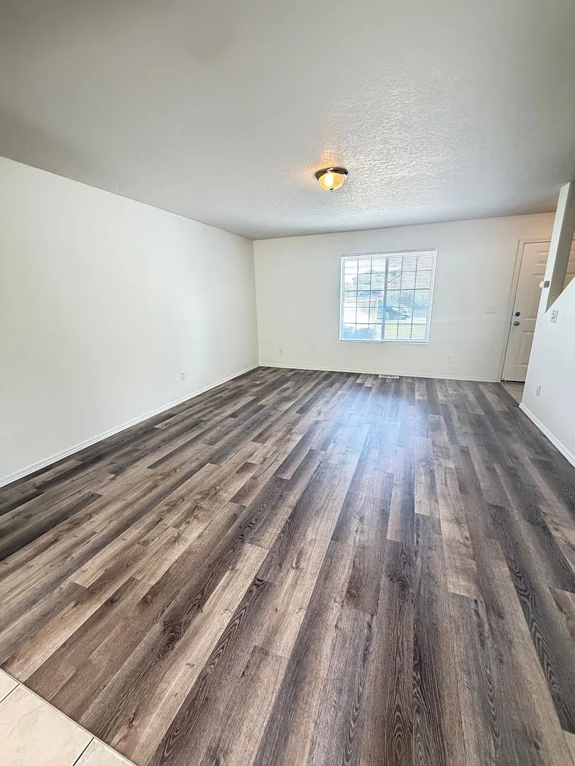 460 Laguna Dr — Photo 4