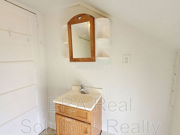 2nd image of 3150 Columbus St