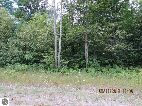 4th image of 417 Grouse Dr