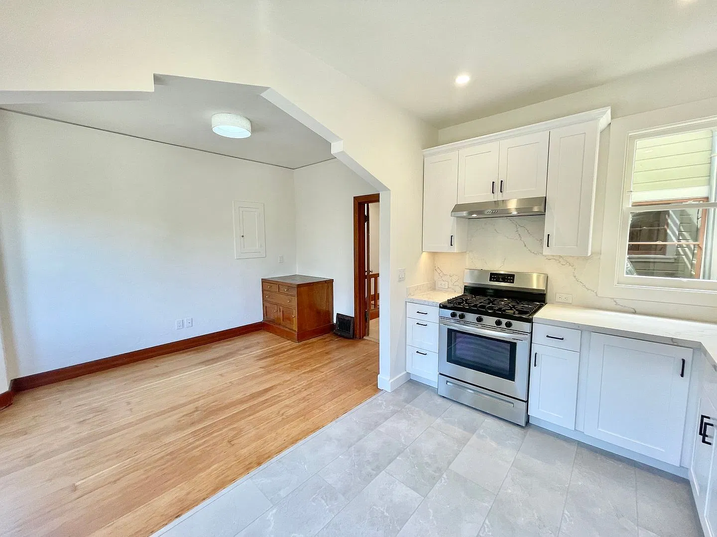 2br/1ba Prime Telegraph Hill Single Family Home, Views A Must See! — Photo 4