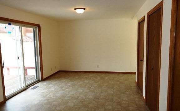 3rd image of 2363 Oakridge Dr E