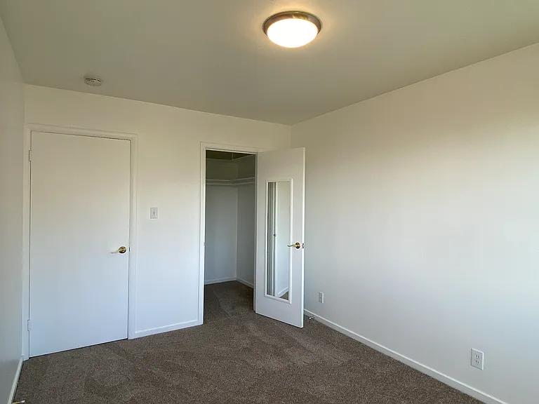 1br/1ba Charmer! Bay Views And Parking! Laundry On-Site! Balcony! Progressive — Photo 16