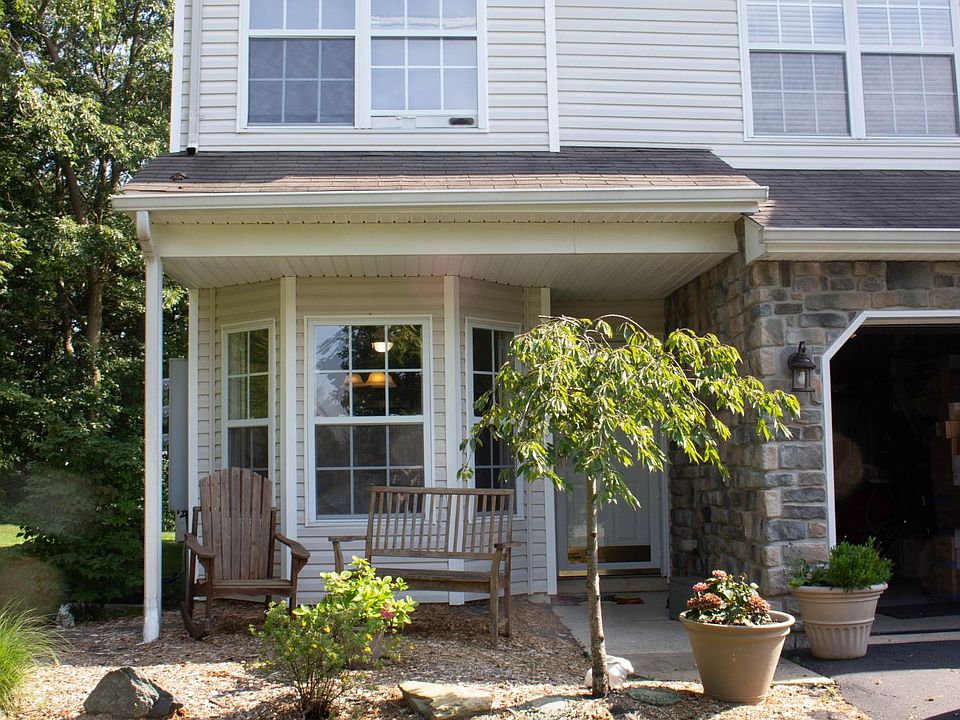 1st image of 1 Saratoga Ct