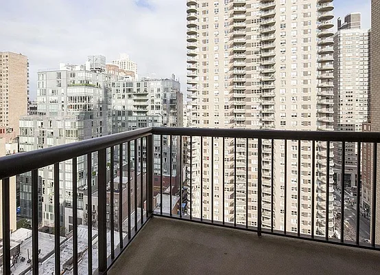 Rented by Warburg | media 26