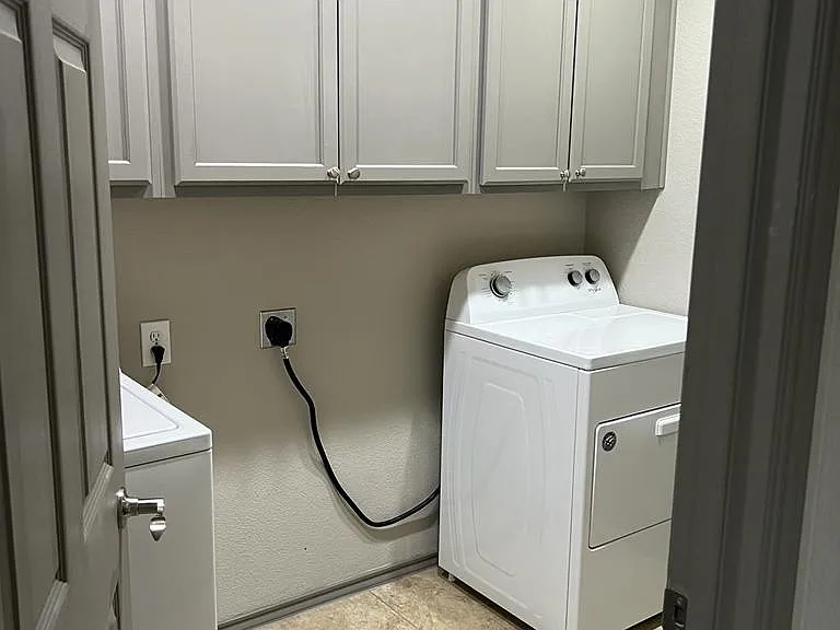 2500 Sierra Dr — Photo 11
