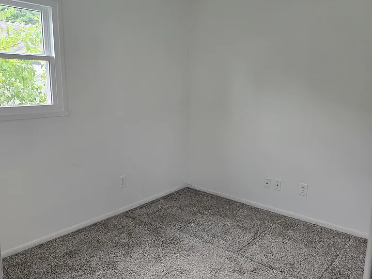 258 E Plum St — Photo 14