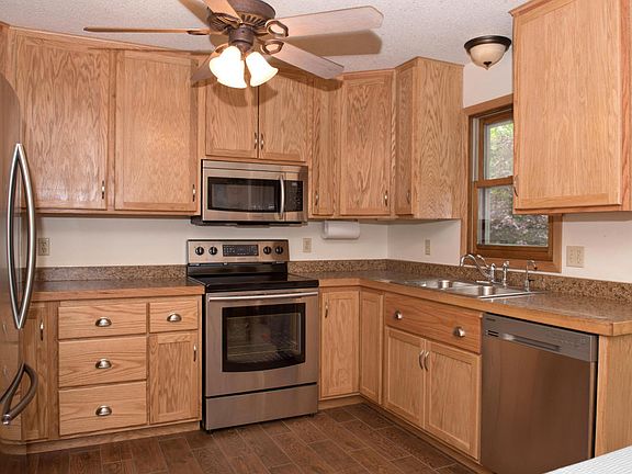 4th image of 2414 Basswood Ln