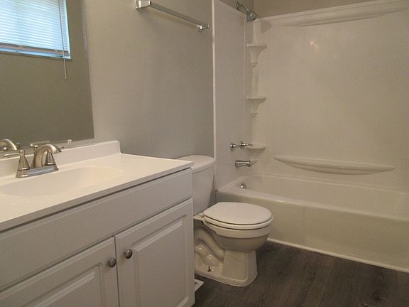5th image of 1326 N Greenbrook Dr