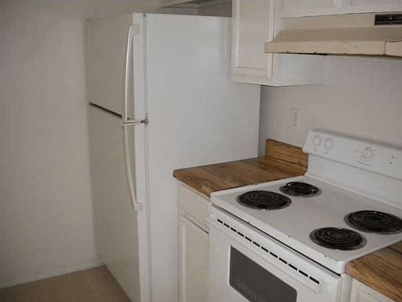 3rd image of 3371 Green Briar Cir APT D