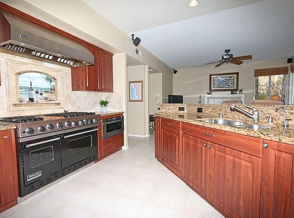 3rd image of 1724 Deavers Dr