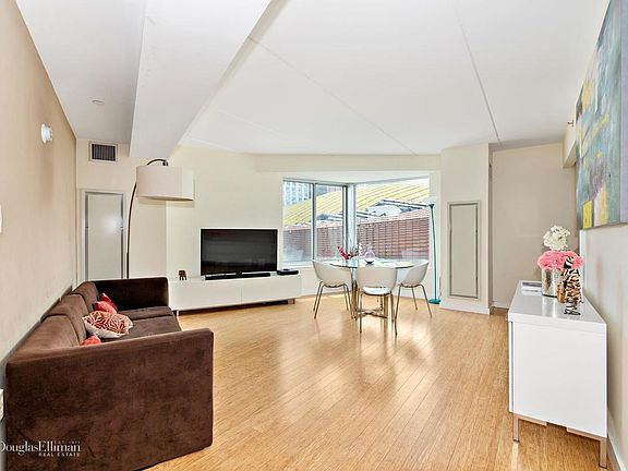 3rd image of 212 S Oxford St APT 7J