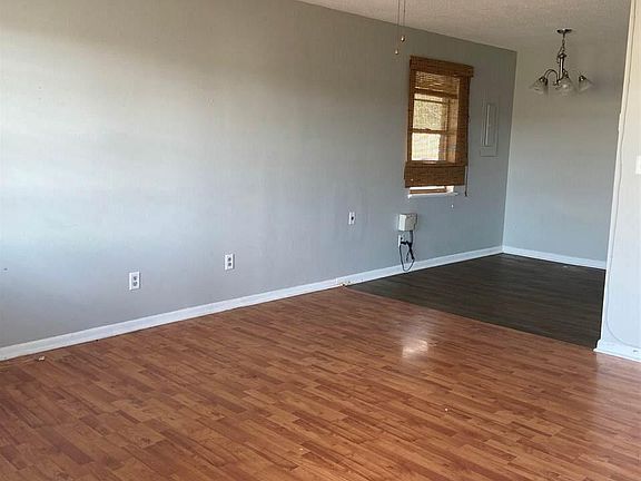 3rd image of 156 Willoughby Dr