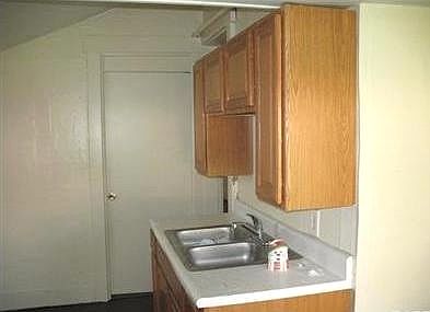 3rd image of 28 More Ave