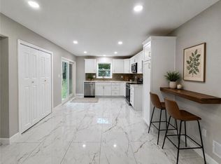 605 NE Douglas St, Lees Summit, MO 64063