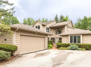 2211 Landerhaven Ct, Cleveland, OH 44124