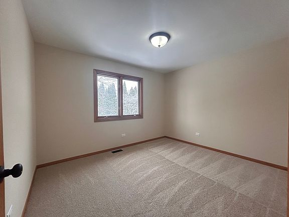 5th image of 10 Joyce Ct