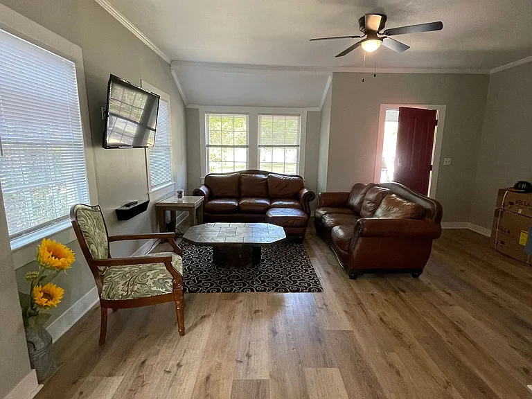 307 N Mitchell St — Photo 5