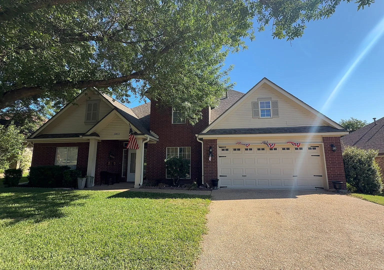4 bed, 2.5 bath, 2278 sqft, $2,300 — Photo 1