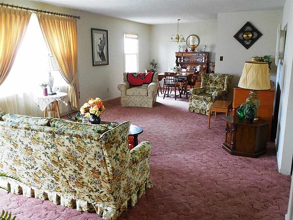 3rd image of 135 Rebecca Ln