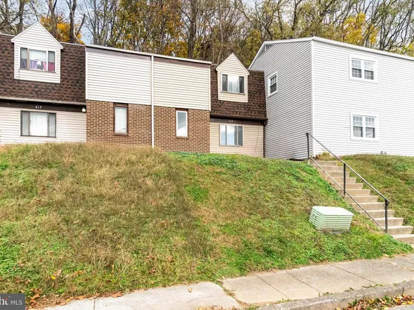 619 Saint Marys Dr, Steelton, PA 17113