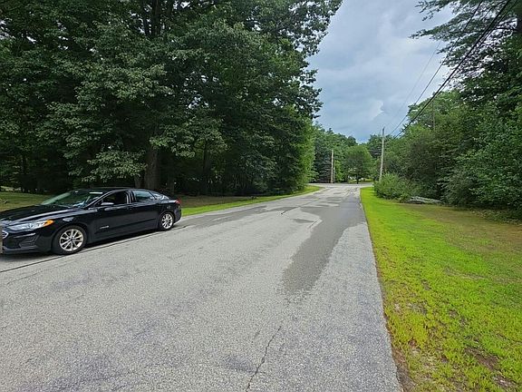 4th image of 4 Lemere Dr