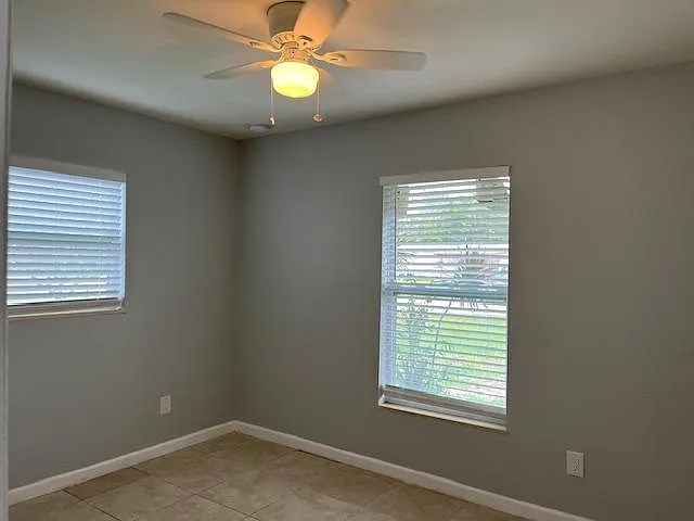 939 Poinsettia Dr — Photo 8