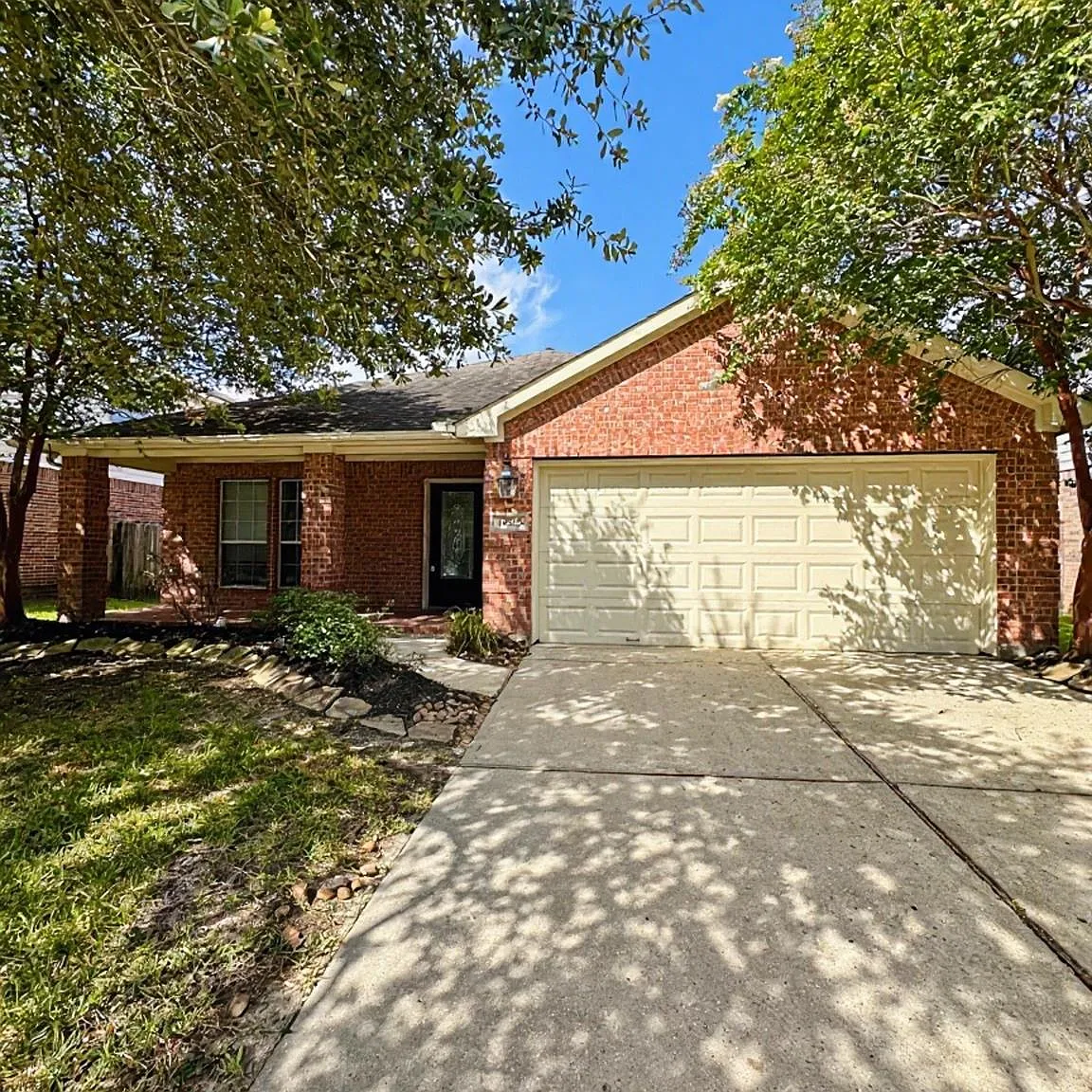 3 bed, 2.0 bath, 1880 sqft, $1,975 — Photo 1