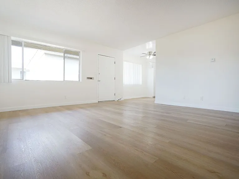 Acacia Ave 11941 (Concordia Apts) — Photo 2