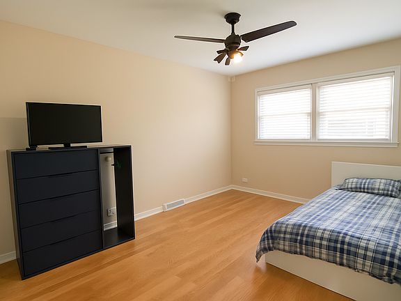 5th image of 920 S See Gwun Ave
