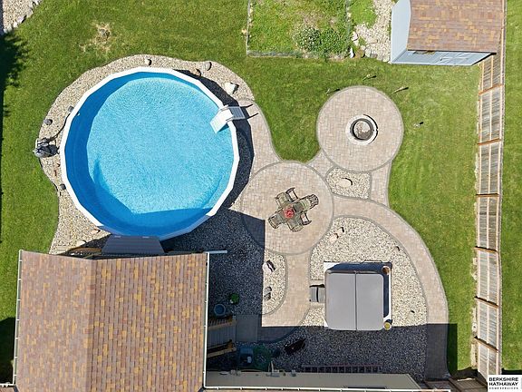4th image of 910 Joseph Dr
