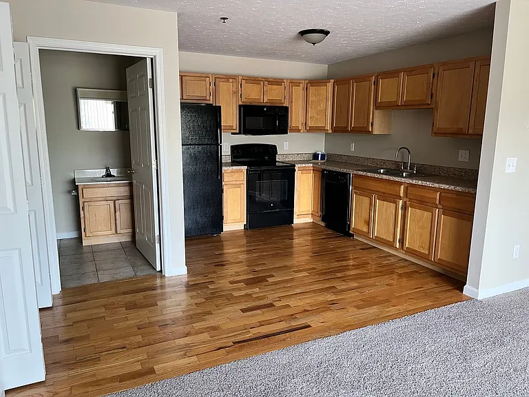 Lakepointe Apartment Homes — Photo 4