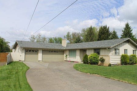 1st image of 1138 Chestnut Dr